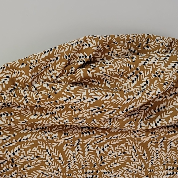 Top - Picture 2 of 3